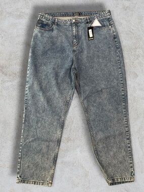 Boohoo women's acid wash Relaxed Tapered Jeans
